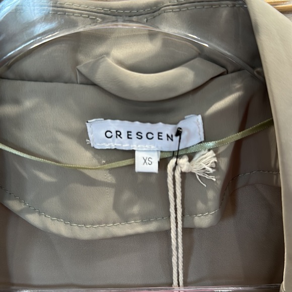 Crescent Sage Cropped Blazer - Picture 9 of 11